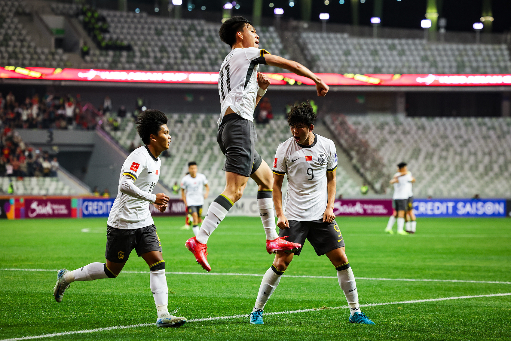  全面壓制！國青半場控球率高達(dá)7成，射門比9-3，造對方3張黃牌