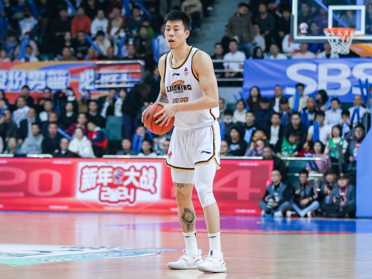  攻防俱佳！張鎮(zhèn)麟15中8拿到19分7板6助5斷2帽