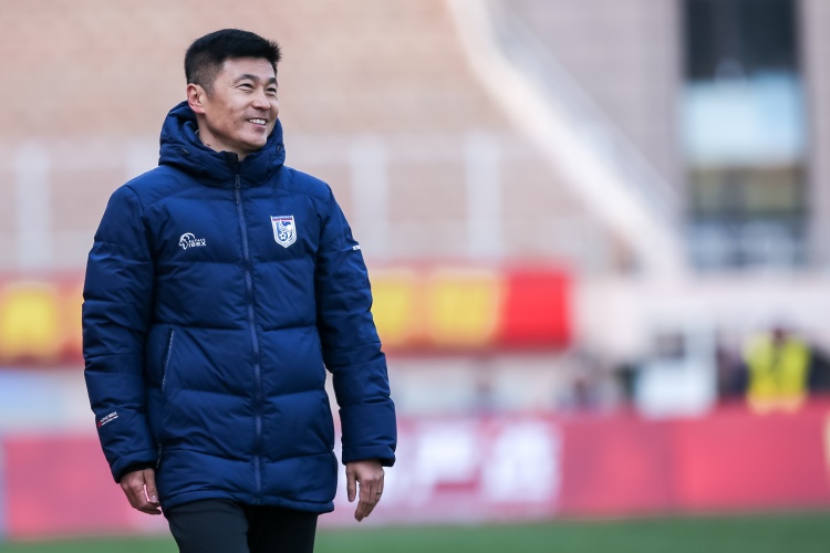  足球報(bào)：英博首發(fā)陣容幾乎換了一支球隊(duì)，主打高位逼搶強(qiáng)調(diào)奔跑