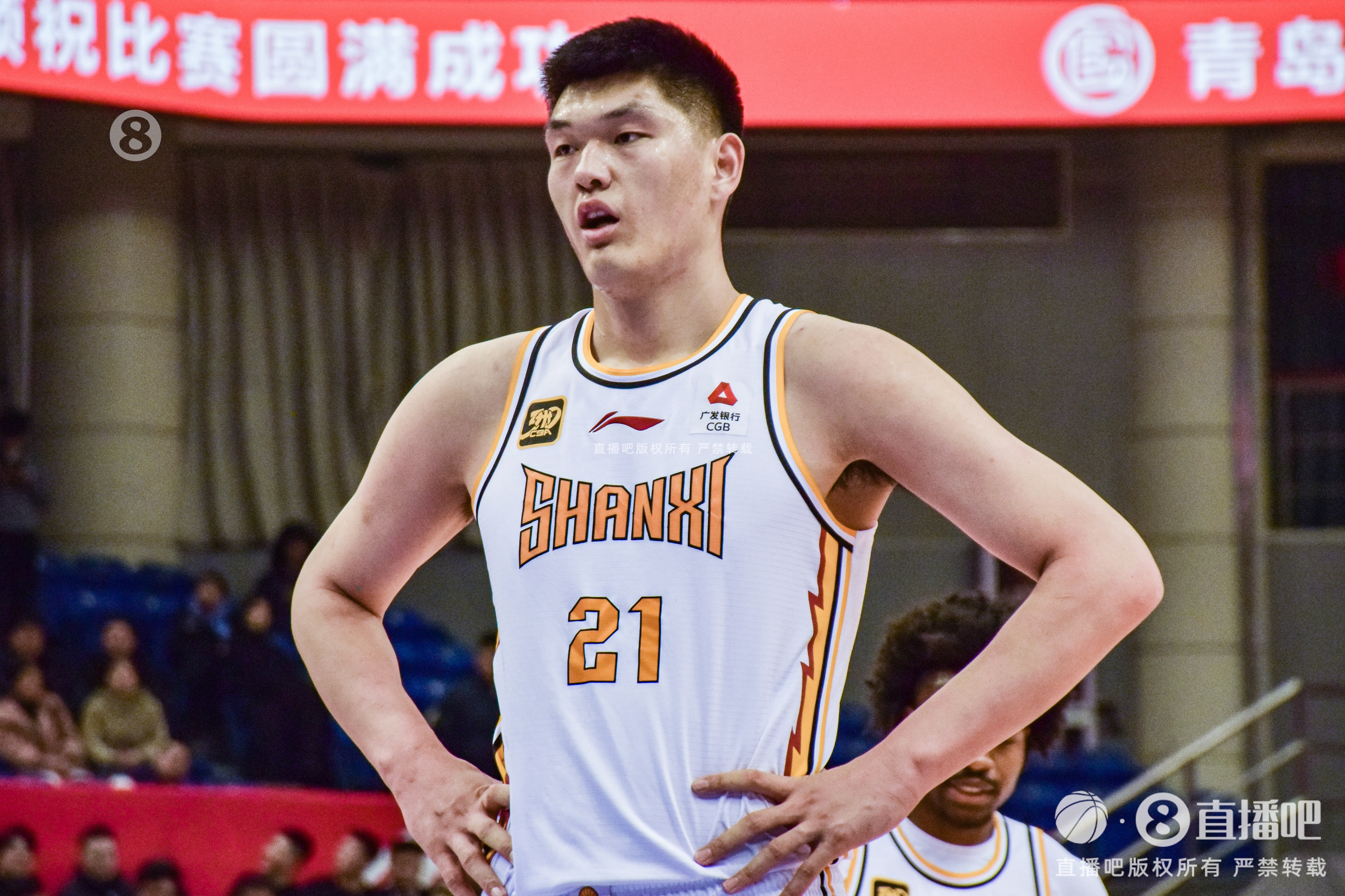 進(jìn)化了！劉傳興半場7中5&三分3中2 拿下12分3籃板助隊建立領(lǐng)先
